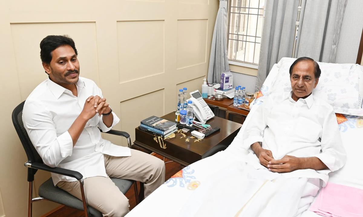 CM Jagan Meets KCR, Wishes For His Speedy Recovery