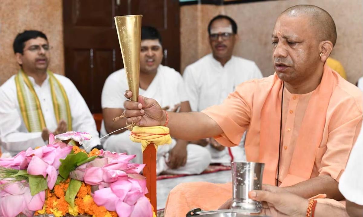 CM Yogi Interacts With Students On Occasion Of New Year