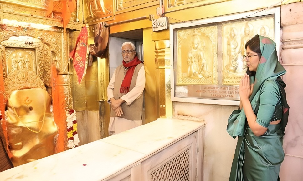 AAP Leader Swati Maliwal Offers Prayers At Hanuman Temple In Delhi