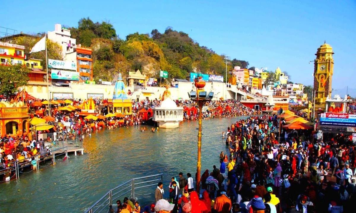 Thousands Of Devotees Take Holy Bath In Ganga On Occassion Of Mauni Amavasya
