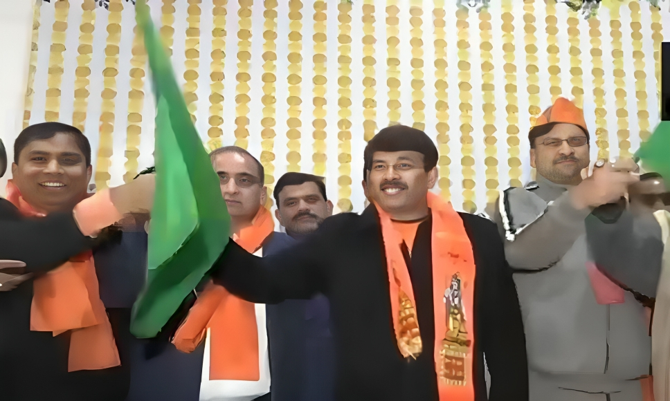 BJP Leader Manoj Tiwari Flags Off Train From Delhi To Ayodhya Dham