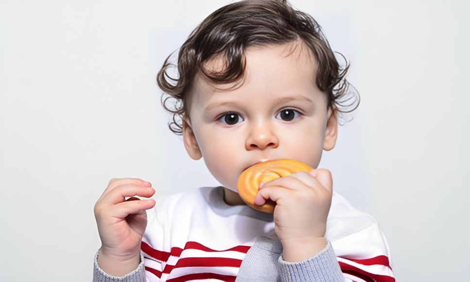 Is It Safe To Offer Biscuits To Children?